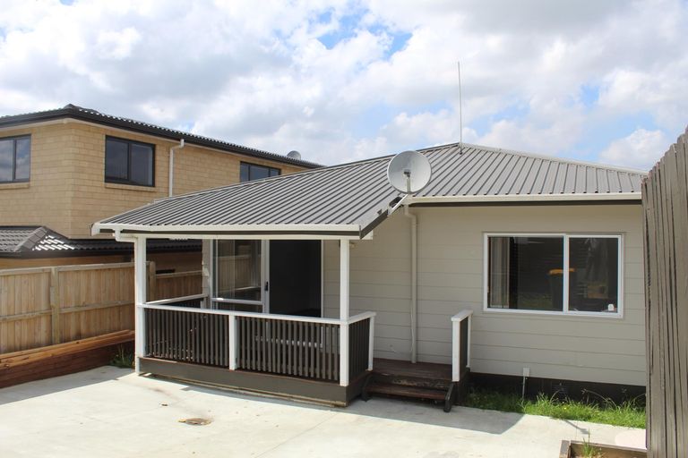 Photo of property in 2 Bill Phillip Place, Clendon Park, Auckland, 2103