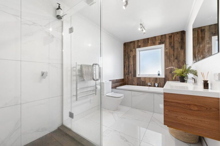 Photo of property in 1/31 Lavelle Road, Henderson, Auckland, 0612