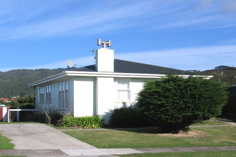 Photo of property in 61 Whanga Crescent, Titahi Bay, Porirua, 5022