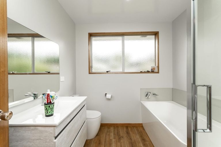 Photo of property in 27 Bayne Terrace, Macandrew Bay, Dunedin, 9014