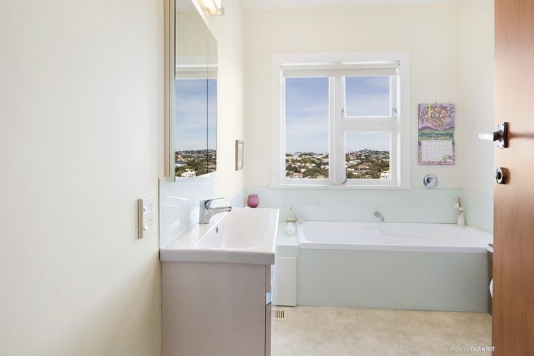 Photo of property in 47 Harbour View Road, Northland, Wellington, 6012