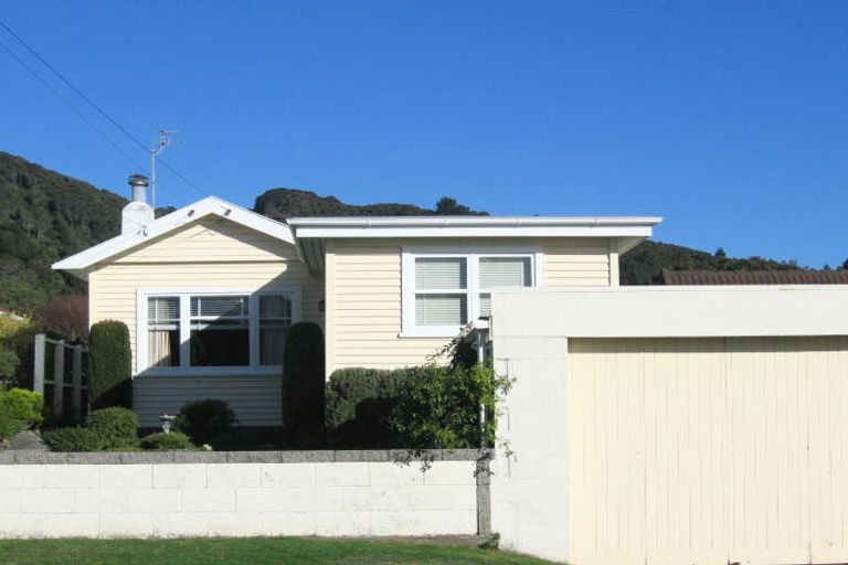 Photo of property in 13 Kauri Street, Eastbourne, Lower Hutt, 5013