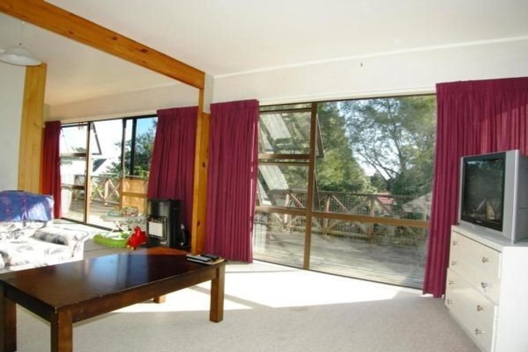 Photo of property in 50 Eugenia Rise, Totara Heights, Auckland, 2105