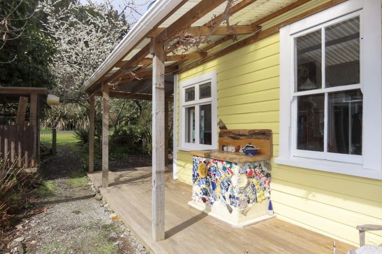 Photo of property in 25 Andersen Street, Blacks Point, Reefton, 7830