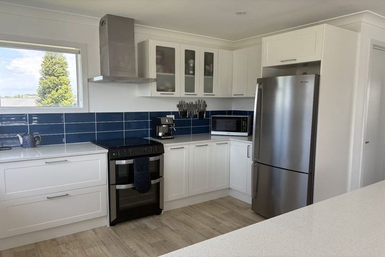 Photo of property in 1/953 Beach Road, Torbay, Auckland, 0630