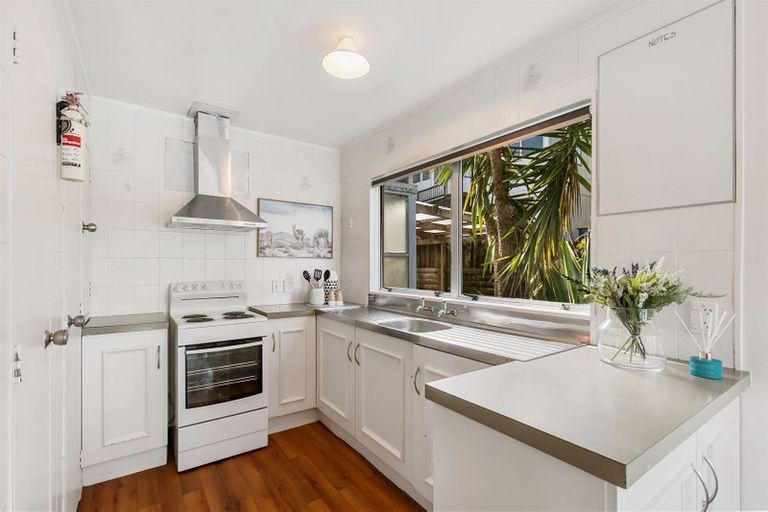 Photo of property in 1/70 Glamorgan Drive, Torbay, Auckland, 0630