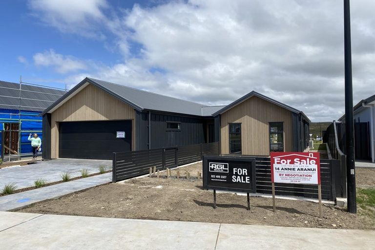 Photo of property in 14 Annie Aranui Drive, Poraiti, 4182