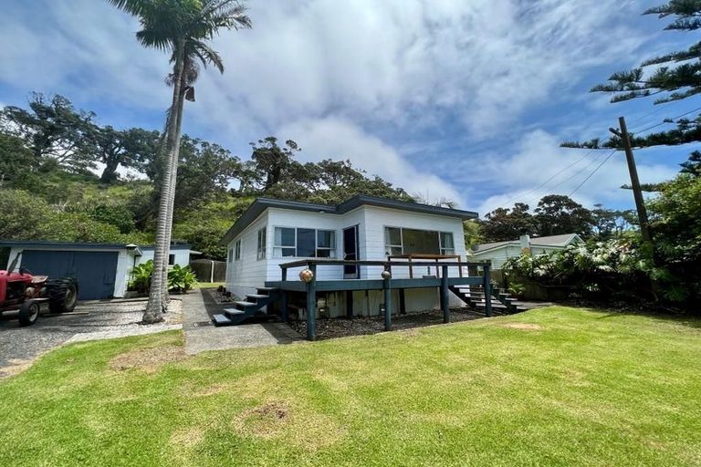 Photo of property in 221 Oakura Road, Oakura, Hikurangi, 0184