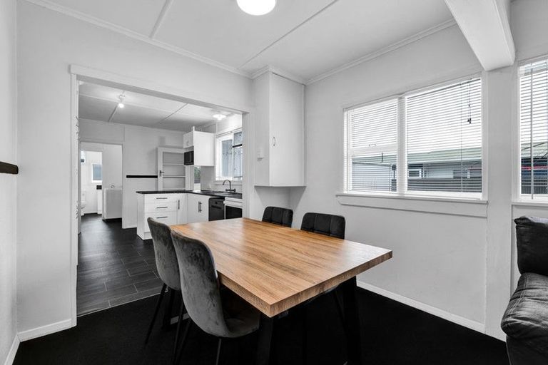 Photo of property in 59 Camberwell Road, Hawera, 4610