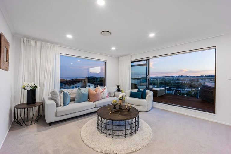 Photo of property in 73 Headsail Drive, Long Bay, Auckland, 0630