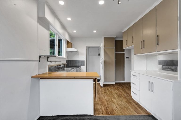 Photo of property in 14 Whakawhiti Street, Marfell, New Plymouth, 4310