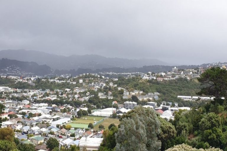 Photo of property in 24 Nevay Road, Karaka Bays, Wellington, 6022