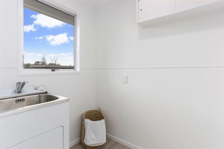 Photo of property in 1/8 Tallington Crescent, Torbay, Auckland, 0630