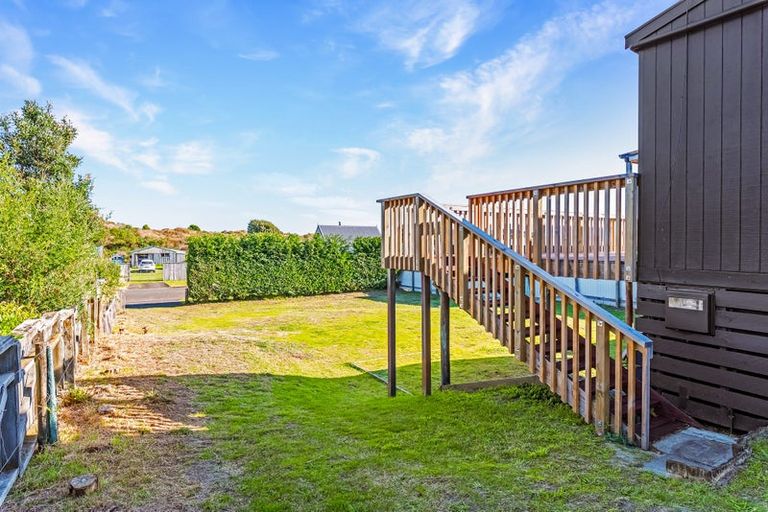 Photo of property in 3 James Street, Waikawa Beach, Manakau, 5573