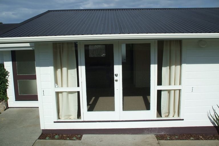 Photo of property in 41 Hobsonville Road, West Harbour, Auckland, 0618