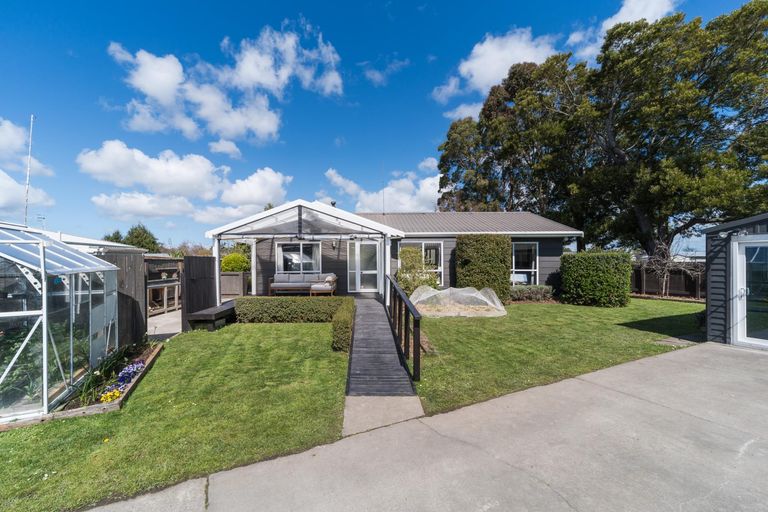 Photo of property in 97 Hillcrest Drive, Kelvin Grove, Palmerston North, 4414