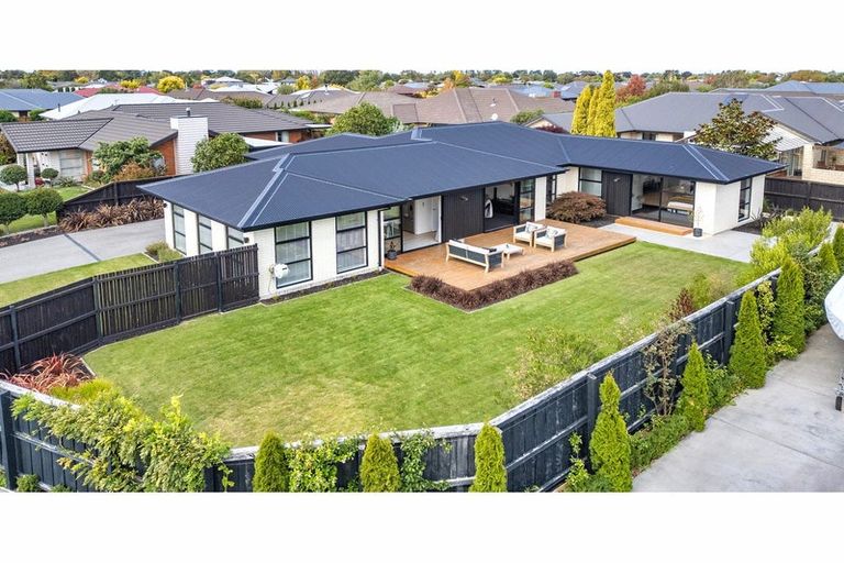Photo of property in 21 Awa Place, Rangiora, 7400