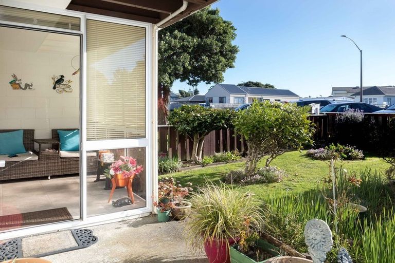 Photo of property in 3b Whitehouse Road, Titahi Bay, Porirua, 5022