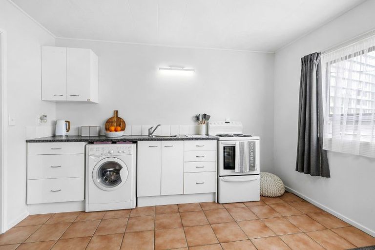 Photo of property in 3/52 Russell Terrace, Berhampore, Wellington, 6023