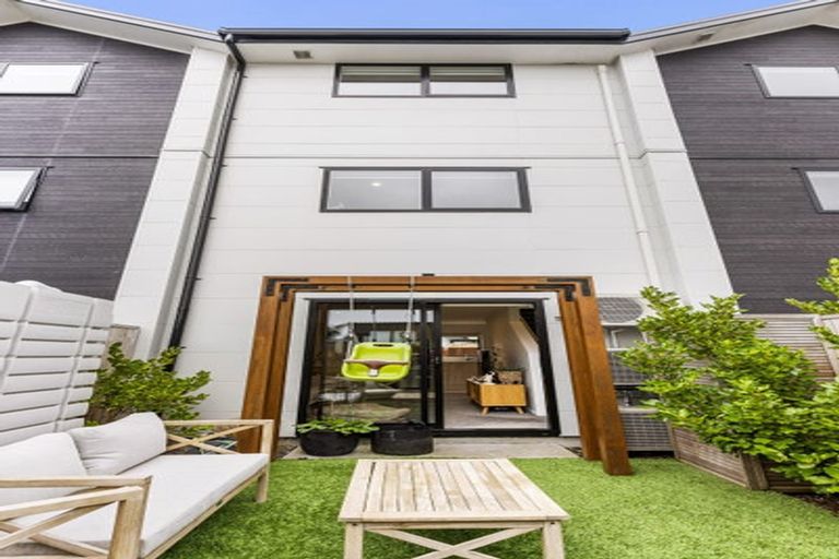 Photo of property in 8/41 Kervil Avenue, Te Atatu Peninsula, Auckland, 0610