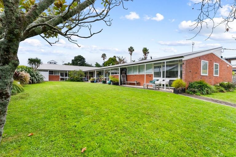 Photo of property in 3/6 North Avenue, Narrow Neck, Auckland, 0624