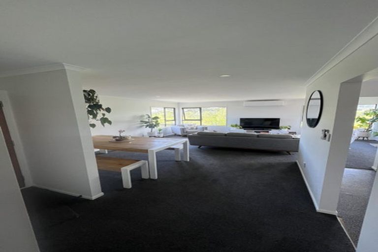 Photo of property in 10 Albatross Close, Whitby, Porirua, 5024