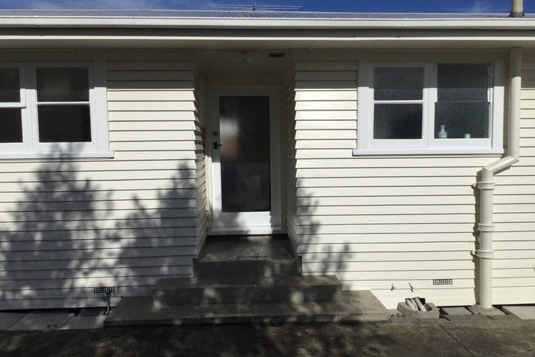 Photo of property in 208 Te Atatu Road, Te Atatu South, Auckland, 0610