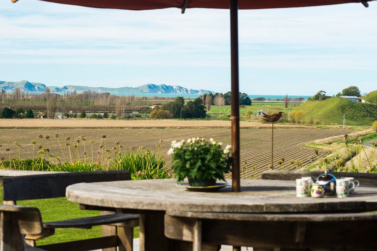 Photo of property in 52 Saddler Road, Muriwai, Gisborne, 4072