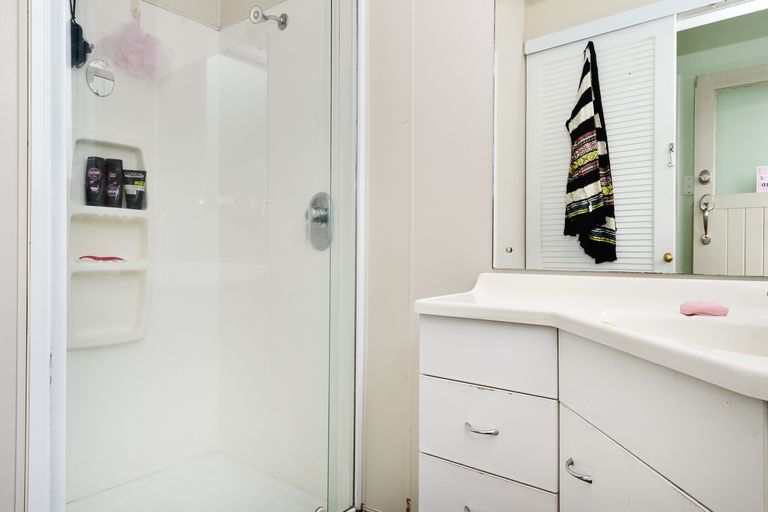 Photo of property in 2a Parakai Avenue, Parakai, 0830