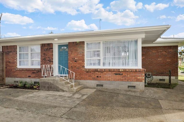 Photo of property in 2/24 Evelyn Place, Hillcrest, Auckland, 0627