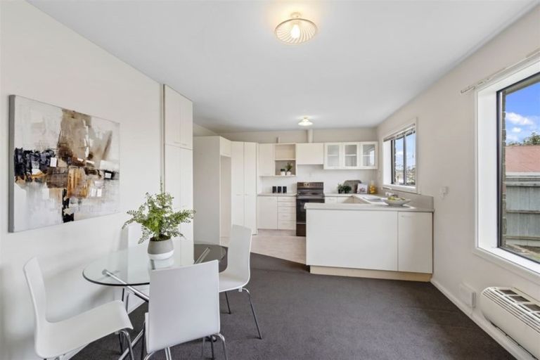 Photo of property in 12 Daniels Road, Redwood, Christchurch, 8051