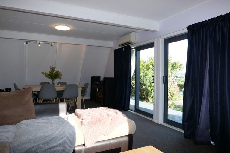 Photo of property in 9 Toporoa View, Ascot Park, Porirua, 5024