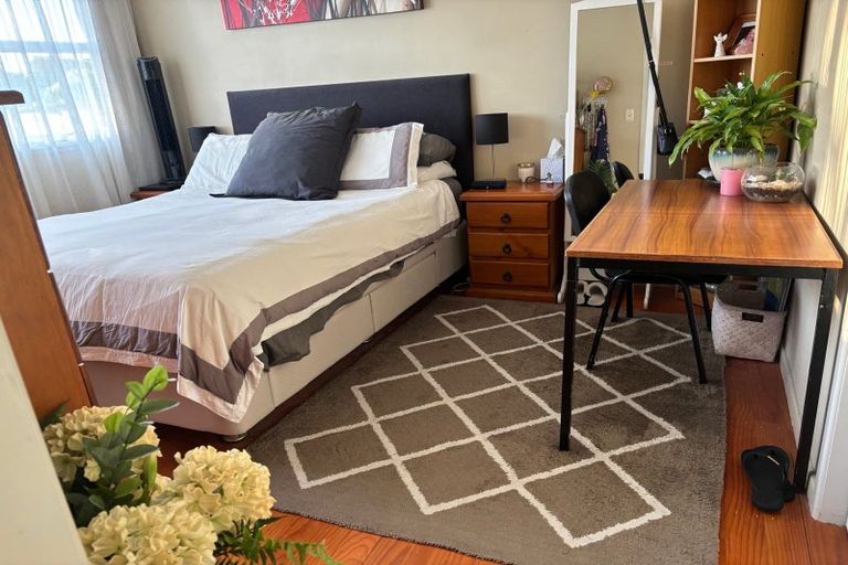 Photo of property in 1/80 Gloria Avenue, Te Atatu Peninsula, Auckland, 0610