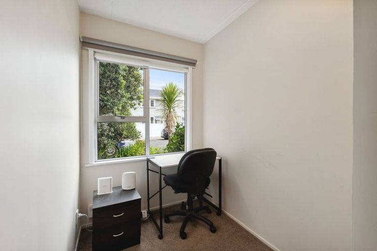 Photo of property in 27 Baring Terrace, Strandon, New Plymouth, 4312