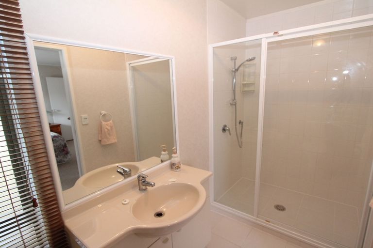 Photo of property in 3 Matilda Place, Weymouth, Auckland, 2103