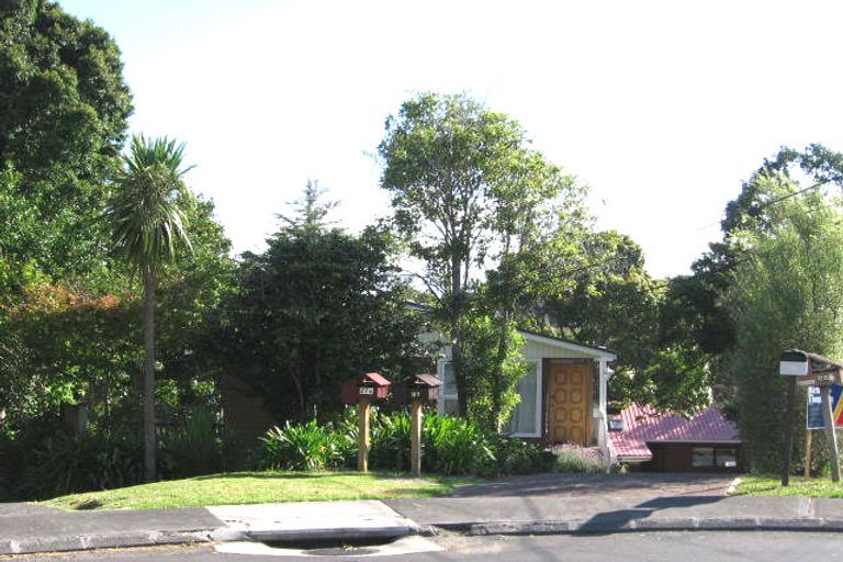Photo of property in 1/27 Salem Place, Torbay, Auckland, 0630