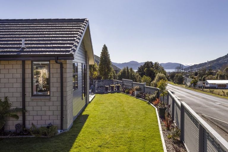 Photo of property in 10 Admiralty Place, Waikawa, Picton, 7220