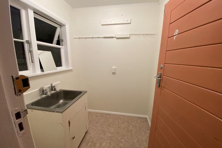 Photo of property in 1/158 Newlands Road, Newlands, Wellington, 6037