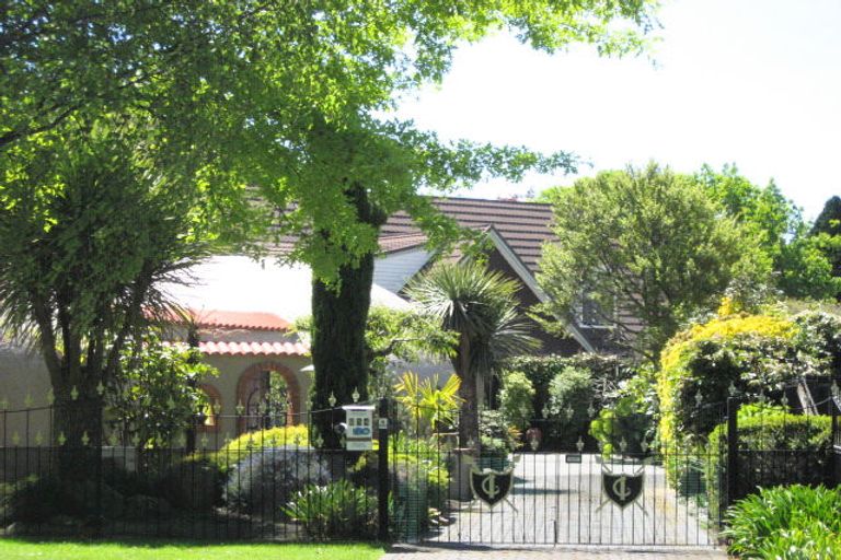 Photo of property in 254 Memorial Avenue, Burnside, Christchurch, 8053