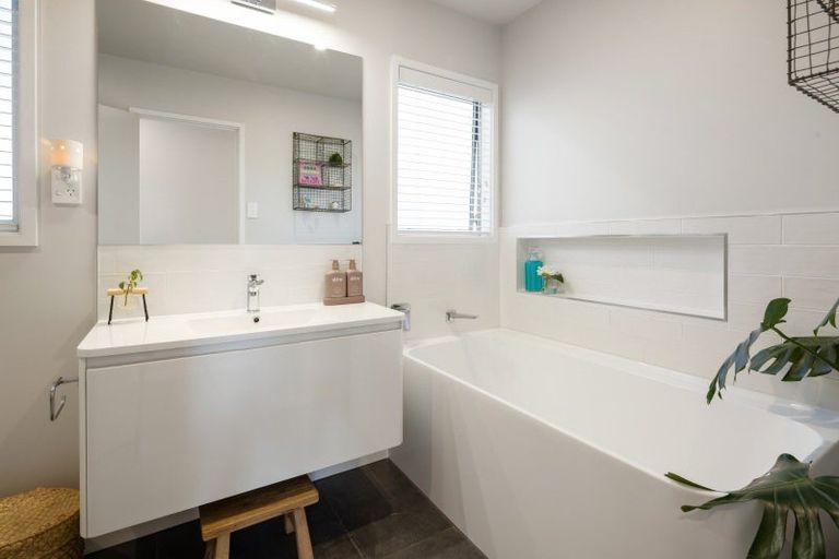 Photo of property in 5 Marnane Terrace, St Andrews, Hamilton, 3200