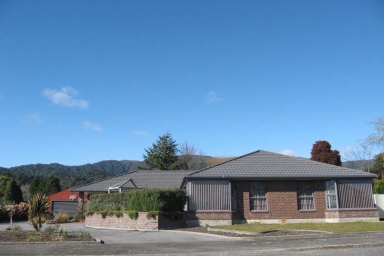 Photo of property in 16 Gibson Street, Ross, 7812