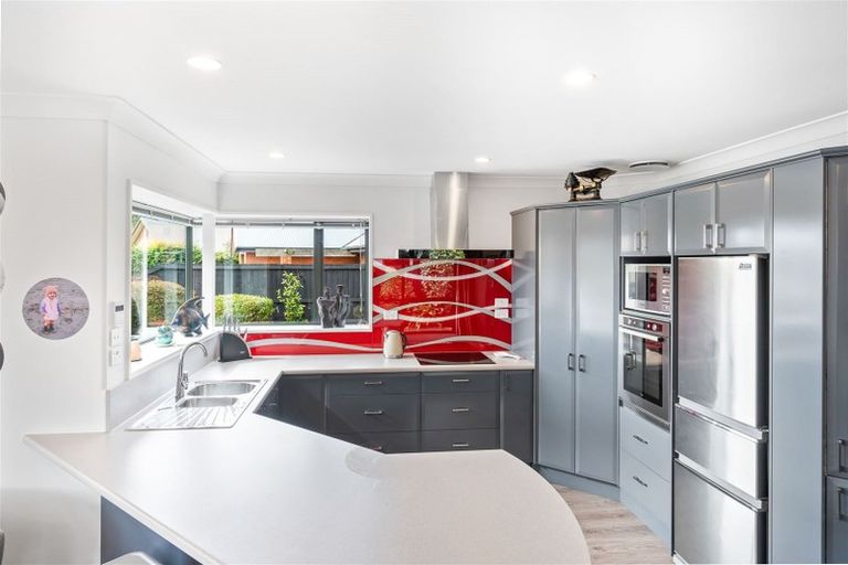 Photo of property in 10 John Morel Place, Parklands, Christchurch, 8083