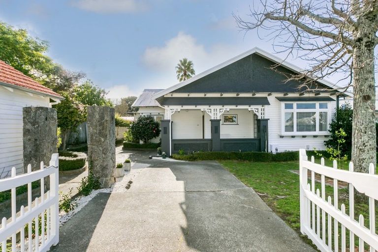 Photo of property in 47 Napier Terrace, Hospital Hill, Napier, 4110