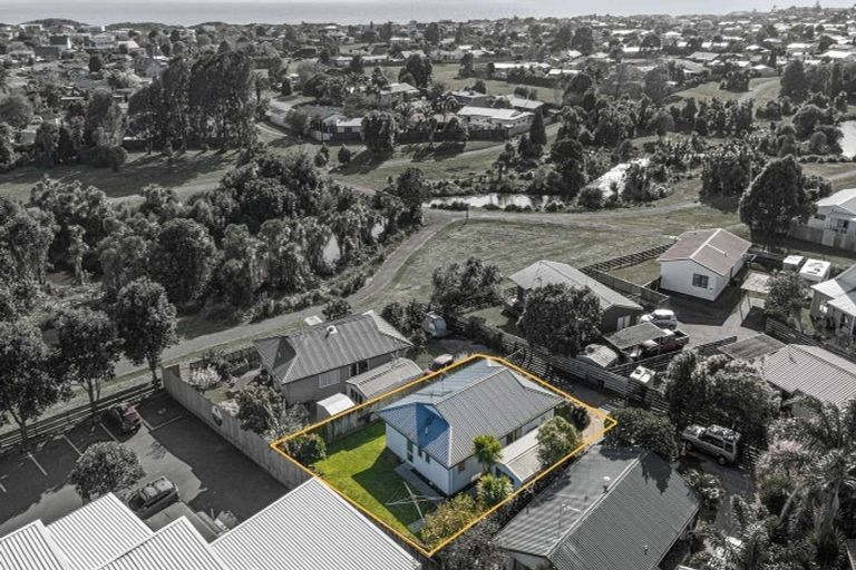 Photo of property in 17c Belray Place, Papamoa Beach, Papamoa, 3118