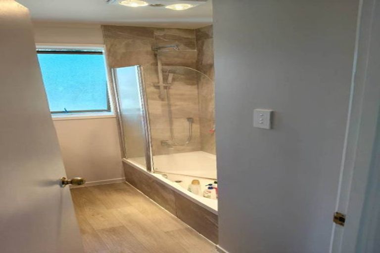 Photo of property in 30 Pipitea Place, Massey, Auckland, 0614