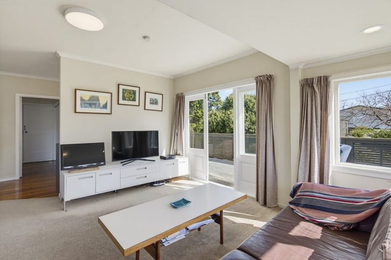 Photo of property in 9 Kirkway, Raumati Beach, Paraparaumu, 5032