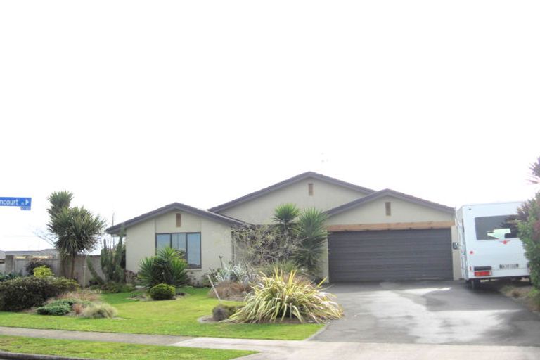 Photo of property in 1 Fencourt Place, Rototuna North, Hamilton, 3210