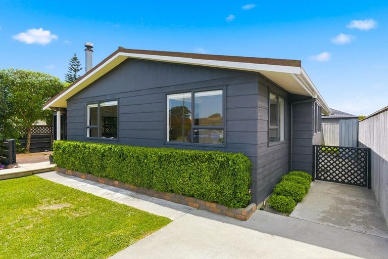 Photo of property in 27 Oriwa Street, Waikanae, 5036