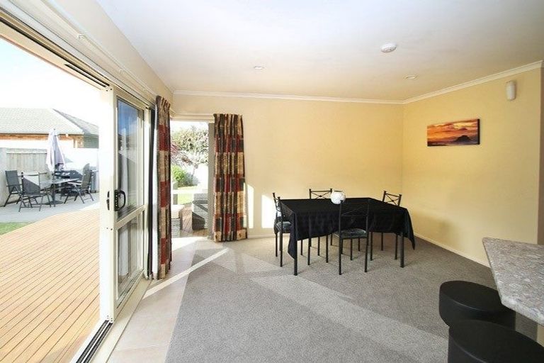 Photo of property in 11 Grabella Place, Papamoa Beach, Papamoa, 3118