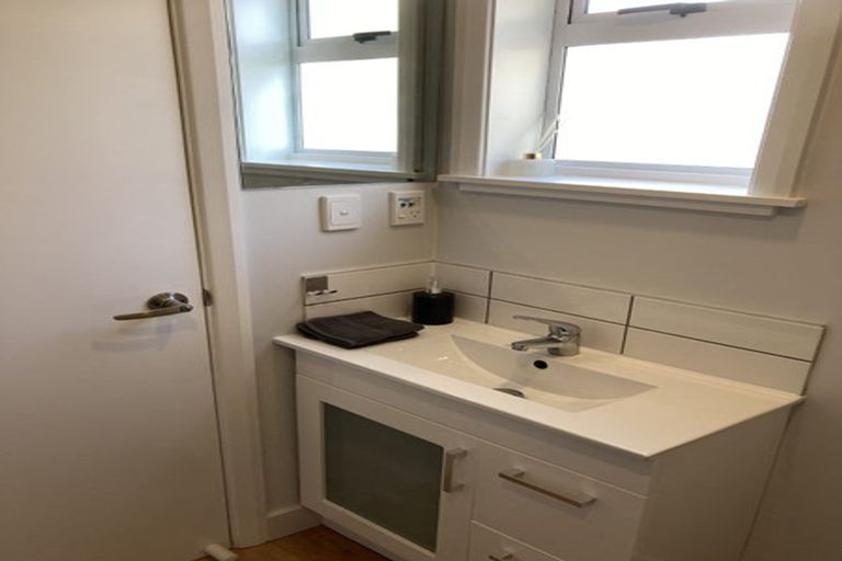 Photo of property in 92 Karepa Street, Brooklyn, Wellington, 6021